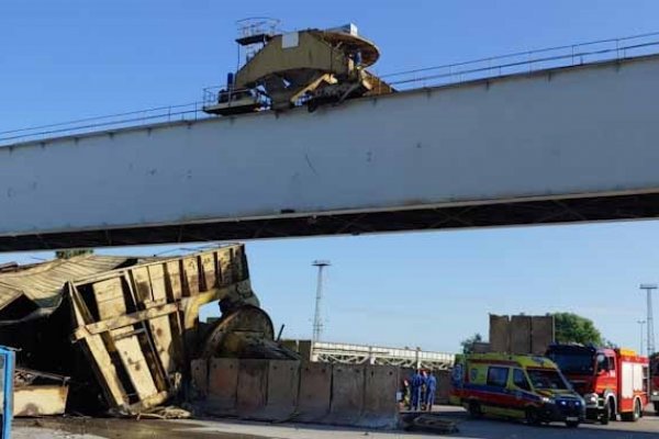 W Szczecinie zawaliła się część suwnicy