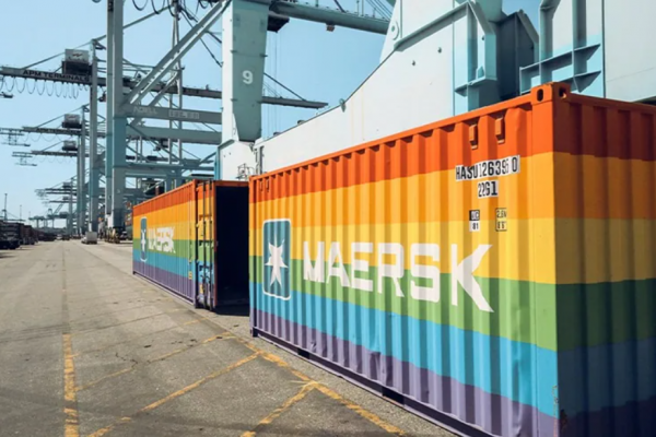 Tęczowe kontenery dotarły do DCT Gdańsk