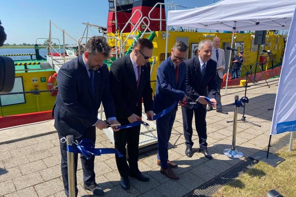 Nowe lodołamacze oficjalnie we flocie RZGW w Gdańsku