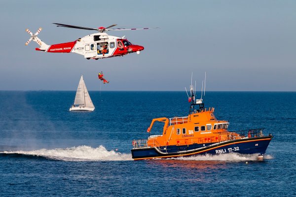 Zniewagi wobec ratowników morskich pomagających nielegalnym imigrantom