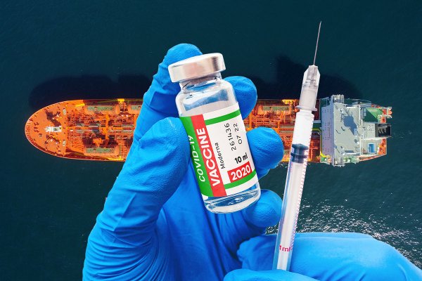 Marynarze i załogi lotnicze potrzebują priorytetowego traktowania szczepieniami przeciw...