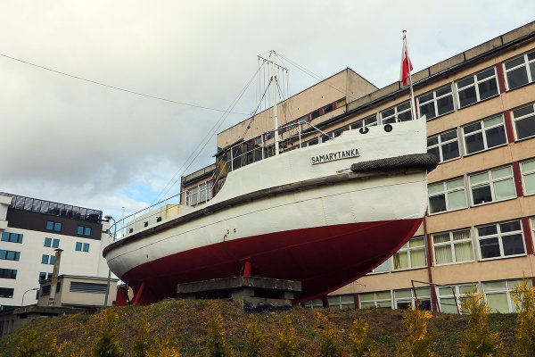 Motorówka sanitarna Samarytanka zmienia przystań