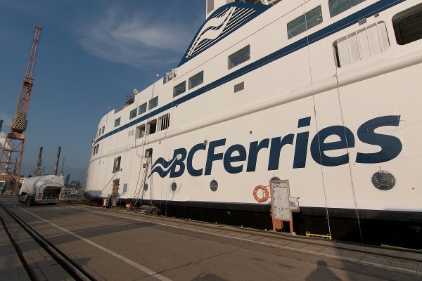 Pierwsze bunkrowanie paliwa na promie Salish Heron