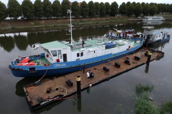 Wody Polskie: zapora na Wiśle we Włocławku i stacjonujące tam lodołamacze przygotowane ...