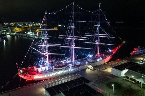 #NiepodległaOdMorza - Port Gdynia świętował 103. rocznicę odzyskania niepodległości ...