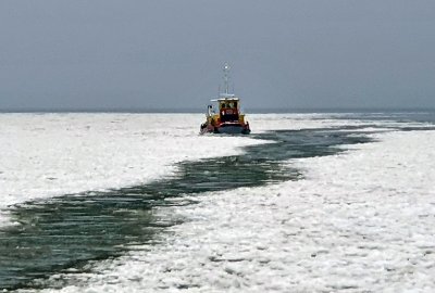 Pierwszy patrol lodołamaczy w sezonie zimowym na Dolnej Wiśle