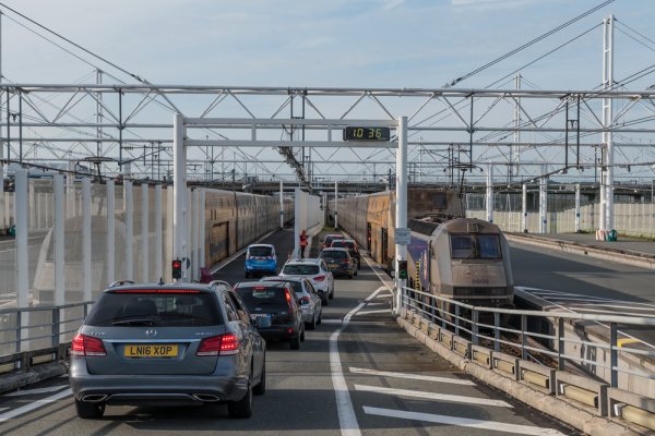 Rybacy zablokowali częściowo Eurotunel i porty Kanału La Manche