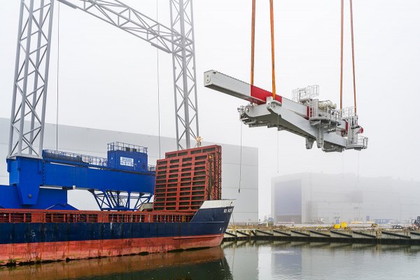 Ważny element nowego żurawia statku instalacyjnego Orion I wyekspediowany ze Szczecina...