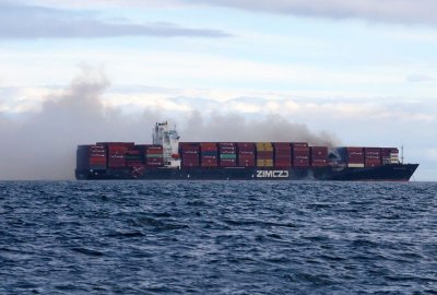 Kanada: Ponad 100 kontenerów spadło ze statku u zachodniego wybrzeża