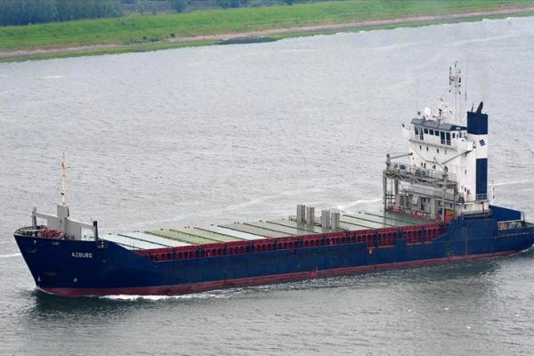 Rosjanie ostrzelali statek pływający pod banderą Dominikany stojący w porcie w Mariupol...