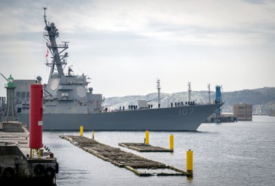 USS Gravely wpływa do Portu Gdynia. Fot.: FB/MW RP Amerykański niszczyciel rakietowy w Porcie Gdynia