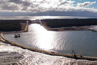 Za 5 miesięcy otwarcie kanału żeglugowego przez Mierzeję; główne prace w śluzie zakończ...