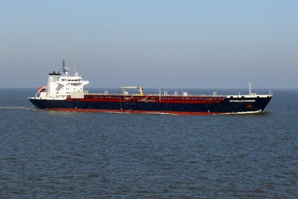 Aktywiści zablokowali tankowiec z rosyjską ropą w porcie w Antwerpii