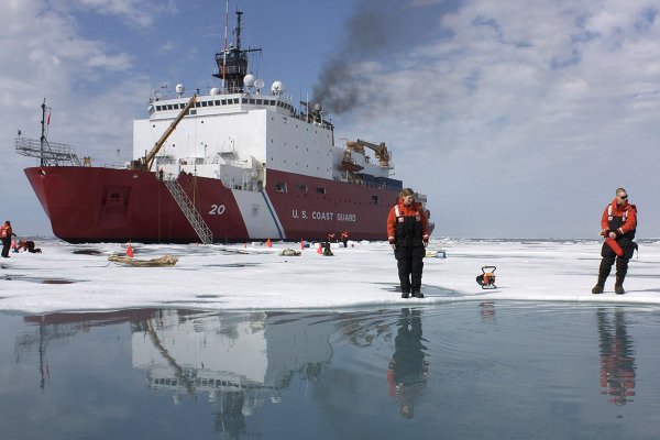 Tegoroczny zasięg lodu na morzach w Arktyce sporo mniejszy od średniej