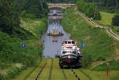Jedna z pochylni na Kanale Elbląskim Na Kanale Elbląskim będą śluzowane dwa statki jednocześnie