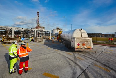 Cysterna LNG (Fot.: Gaz-System) Łukaszewska-Trzeciakowska: rekordowa liczba załadowanych cystern w terminalu LNG