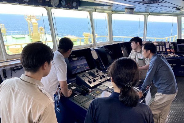 Pierwszy (prawie) autonomiczny transoceaniczny rejs dużego statku towarowego