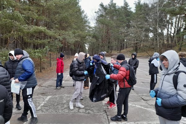 Uczniowie z Ustki posprzątali plażę. Akcję wsparła PGE Baltica