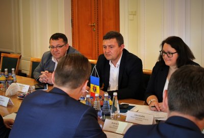 Spotkanie wiceministra infrastruktury Rafała Webera z ministrem infrastruktury i rozwoju infrastrukturalnego Mołdawii Lilią Dabija (Fot.: MI) O współpracy transportowej Polski i Mołdawii