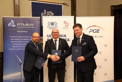Na zdjęciu od lewej: Mariusz Witoński, prezes PTMEW, prof. Krzysztof Wilde, rektor PG i Dariusz Lociński, prezes PGE Baltica PGE Baltica poszerza współpracę z Politechniką Gdańską