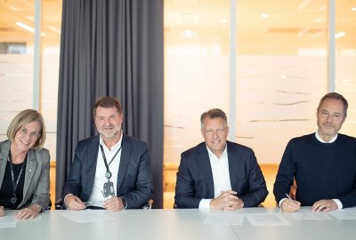 Od lewej: Mette H. Ottøy, dyrektor ds. zakupów i Geir Tungesvik, wiceprezes wykonawczy ds. projektów, wydobycia i zaopatrzenia w firmie Equinor oraz Niklas Persson, dyrektor zarządzający biznesu Stacji i Systemów Elektroenergetycznych w Hitachi Energy i Thomas Stenberg, globalny menedżer ds. relacji z Equinor w Hitachi Energy (Fot.: mat. pras. Hitachi Energy) Hitachi Energy i Equinor podpisują umowę o strategicznej współpracy w celu przyspieszen...
