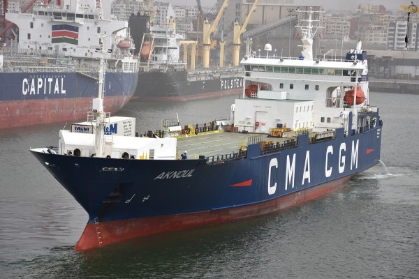 Z Francji wypłynął statek z 1000 ton pomocy humanitarnej i materiałami do odbudowy infr...