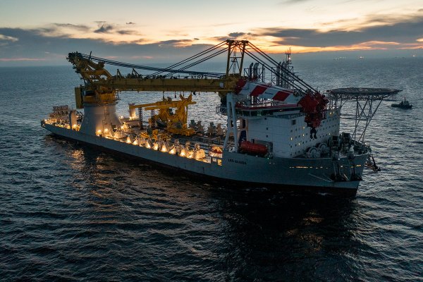 Do Remontowej zawinął na przebudowę nowy statek instalacyjny morskiej energetyki wiatro...