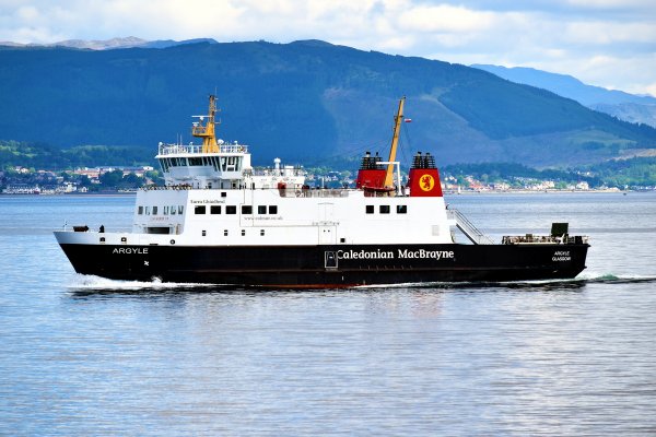 Kontrakt na budowę promów ze szkocką stocznią podpisano mimo ostrzeżeń