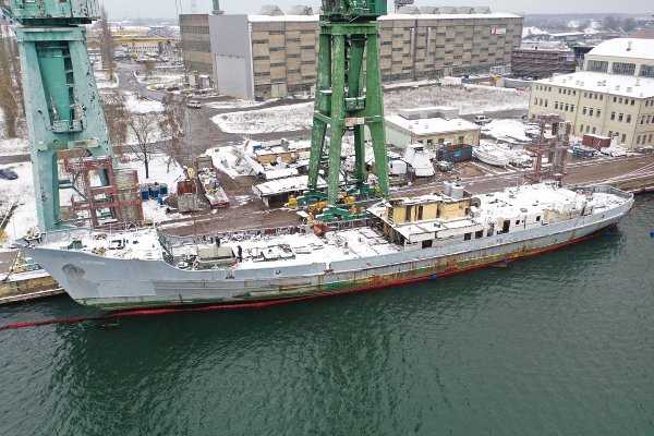 Trwa złomowanie okrętu Kopernik