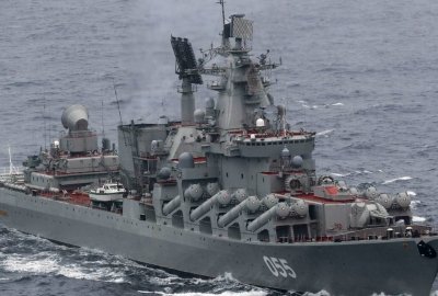Rosyjski krążownik pod obserwacją sił USA u wybrzeży Półwyspu Iberyjskie...