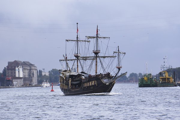 Służby kompletują materiał dowodowy po kolizji statku i motorówki na Motławie