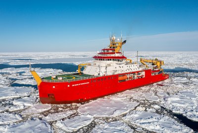 RRS Sir David Attenborough na Antarktydzie (Fot.: British Antarctic Survey / Jamie Anderson) RRS Sir David Attenborough w próbach wyposażenia badawczego
