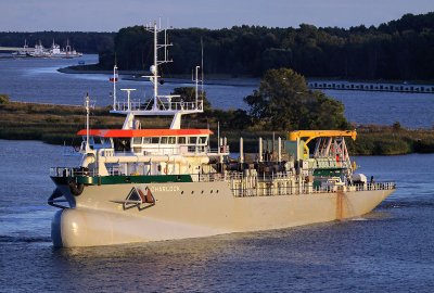TSHD Chaarlock w Świnoujściu (Fot.: Piotr B. Stareńczak) Toczą się prace czerpalne na Torze Podejściowym do Portu Gdynia