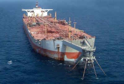 ONZ kupił tankowiec na ropę przeniesioną ze statku, który w 2015 r. utkn...