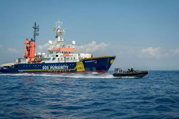 Prawie 300 migrantów oczekuje na możliwość zejścia na ląd [AKTUALIZACJA]