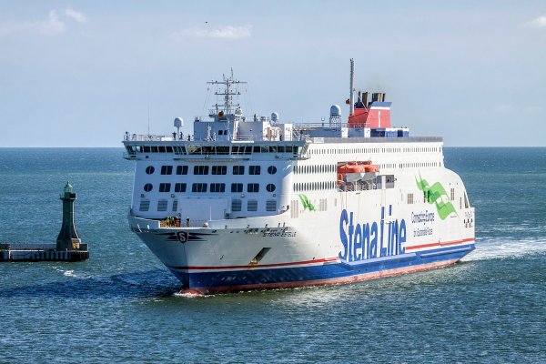 Pasażer promu z podejrzeniem zawału przetransportowany śmigłowcem do szpitala