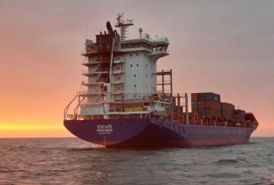 Łotewskie służby: nie ma zagrożenia dla środowiska w związku z pożarem statku na Bałtyk...