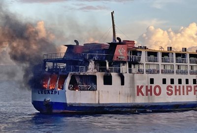 Filipińska straż przybrzeżna uratowała wszystkich pasażerów z płonącego ...