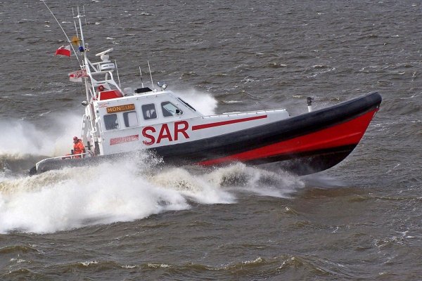 Pomorskie: Ranny marynarz przetransportowany przez ratowników SAR