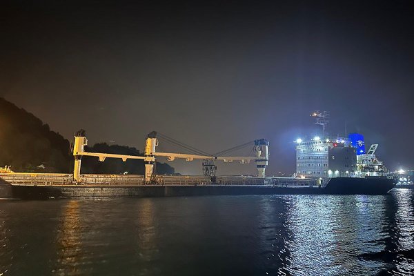 Statek towarowy płynący z Ukrainy osiadł na mieliźnie w Bosforze, wstrzymano ruch przez...