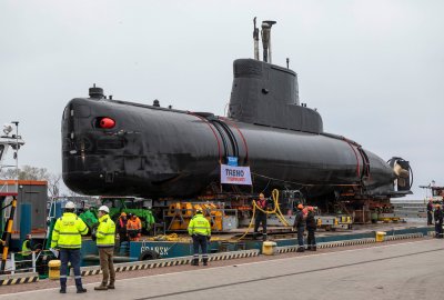 Kolejny dzień operacji transportowej okrętu podwodnego ORP Sokół do Muze...