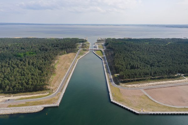 Rok temu otwarto kanał żeglugowy przez Mierzeję Wiślaną
