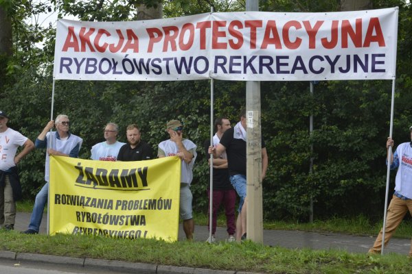 Rybacy do rządu: wypełnić porozumienie! Blokada trasy na półwysep helski