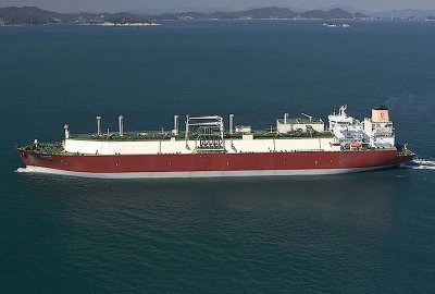 Cztery katarskie gazowce transportujące LNG wznowiły żeglugę