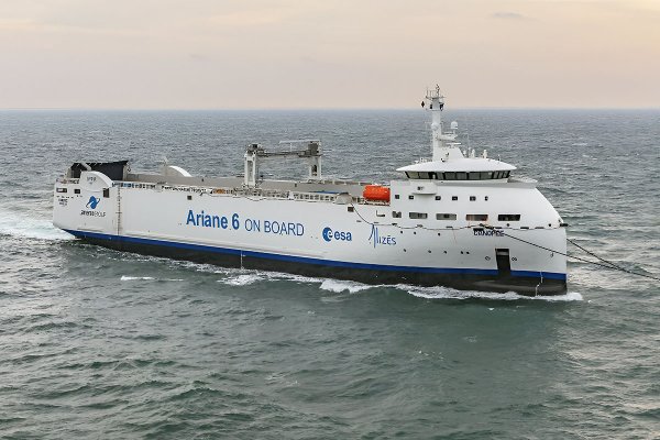 Canopée - ro-ro z pomocniczym napędem wiatrowym przewożący rakiety Ariane holenderskim ...