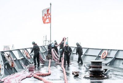 ORP Pułaski w drodze na ćwiczenie Joint Warrior