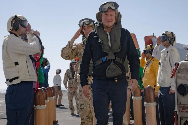 Polscy dowódcy wojskowi z wizytą na amerykańskim lotniskowcu Gerald R. Ford