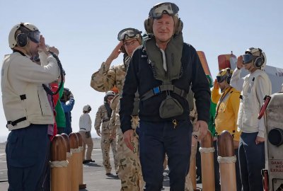 Polscy dowódcy wojskowi z wizytą na amerykańskim lotniskowcu Gerald R. Ford