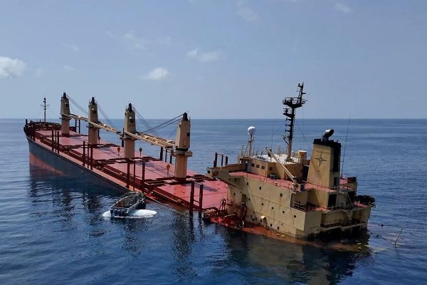 Statek towarowy Rubymar zatonął na Morzu Czerwonym | PortalMorski.pl