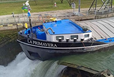 Statek śródlądowy La Primavera uszkodził poważnie wrota śluzy na Renie Statek towarowy zniszczył wrota śluzy. Sterowała nim prawdopodobnie pijana kobieta